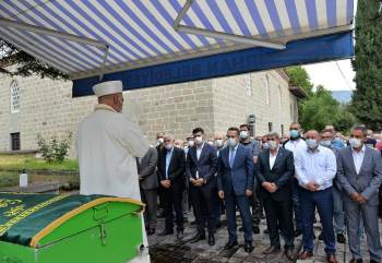 Başkan Ocak’In Annesi Toprağı Verildi
