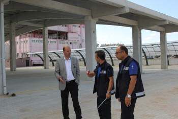 Başkan Recep Bozkurt, Kapalı Pazar Yerinde İncelemelerde Bulundu
