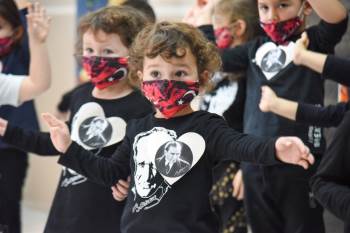 Başkan Şahin, Miniklerin Atatürk Sevgisine Ortak Oldu
