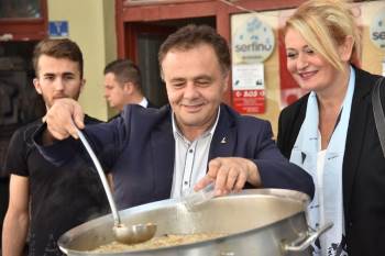 Başkan Şahin Aşure İkramında Bulundu
