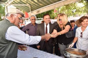 Başkan Şahin’Den Kadınlara Aşure İkramı
