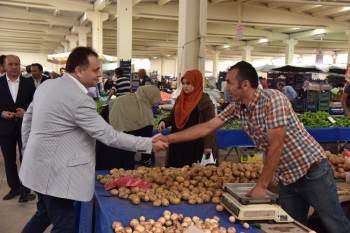 Başkan Şahin Pazar Esnafı İle Bir Araya Geldi
