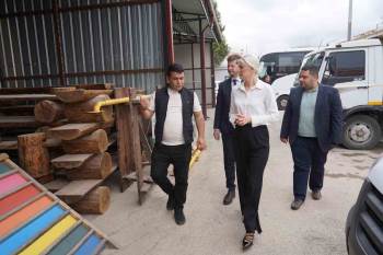 Başkan Subaşı, Atölye Birimlerindeki Çalışanları Ziyaret Etti
