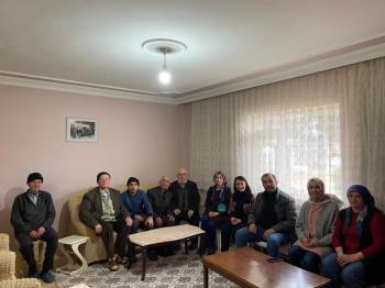 Başkan Tekin, Huzurevi’Nde Yaşlılarla Bir Araya Geldi
