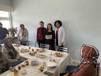 Başkan Tekin Ve Müdür Akyol Kursiyerler İle Bir Araya Geldi
