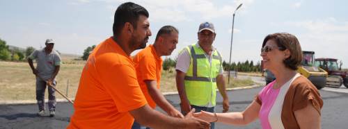 Başkan Ünlüce, Sakaryabaşı'ndaki asfalt çalışmalarını inceledi