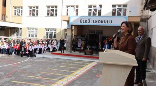 Başkan Ünlüce mezun olduğu okulda Öğretmenler Günü’nü kutladı