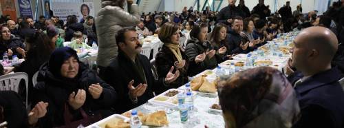 Başkan Ünlüce vatandaşlarla iftar sofrasında buluştu