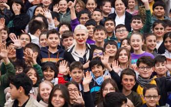 Başkan V. Subaşı Depremzedeler İçin Kurulan Hayır Çarşısını Gezdi
