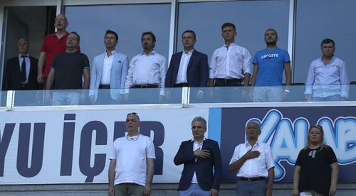 Başkan ve yöneticiler dikkatle izledi