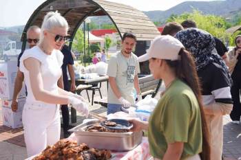Başkan Vekili Subaşı, Kent Konseyi Gençlik Meclisi Üyelerine Kendi Elleriyle Mangal Yaptı
