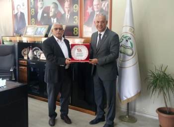 Başkan Yaman, 38 Yıl Sonra Öğretmenini Karşısında Görünce Duygulandı
