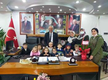 Başkan Yaman Minik Misafirlerini Ağırladı
