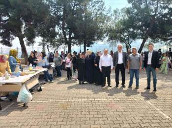 Başkan Yaman Okulda Açılan Hayır Panayırına Katıldı
