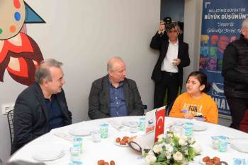 Başkan Yardımcısı Mahmut Fındık Depremzede Öğrenciler Ve Aileleriyle Bir Araya Geldi
