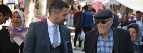 Başkan Yüzügüllü halk pazarında