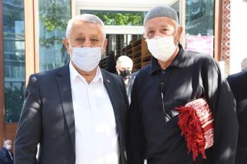 Başkan Zeybek Mahalle Ziyaretlerine Devam Ediyor
