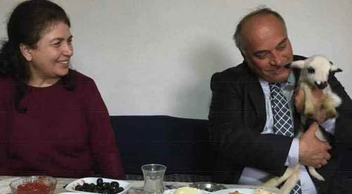 Başkanın kuzulu fotoğrafı büyük beğeni aldı