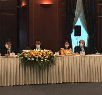 Başkanlar, Yerel Yönetimler Proje Değerlendirme Toplantısına Katıldı
