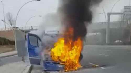 Başkent'te dolmuş cayır cayır yandı