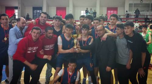 Basketbolda Çağdaş Fen Lisesi şampiyon oldu!