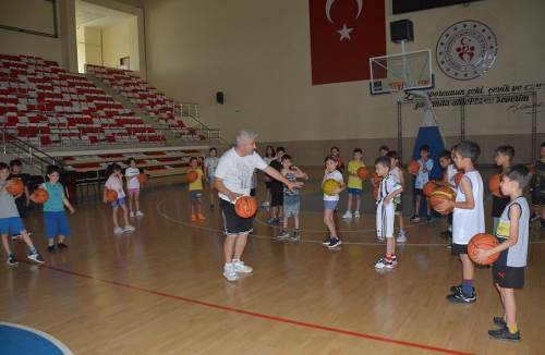 Basketbolda eğitimler devam ediyor