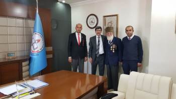 Başörtülü Öğretmene Yapılan Hakarete Tepkiler Büyüyor
