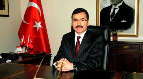 Batman eski Valisi Ahmet Turhan, Ankara'da taksicilik yapıyor!