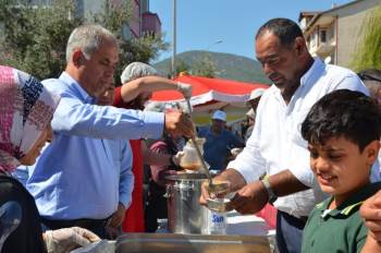 Bayırköy Belediyesi’Nden Aşure İkramı

