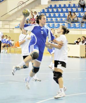 Hentbolda ev sahibiyiz