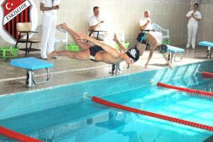 Şampiyonaya kulaç attılar