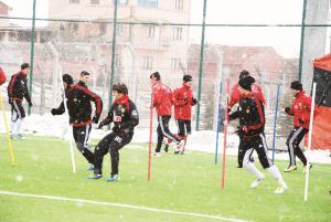 Şimşeklere soğuk işlemiyor