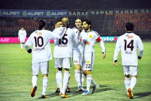 Kırmızı şimşekler vizeyi üç golle aldı