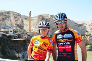 Barış ve kardeşlik için pedalladılar 