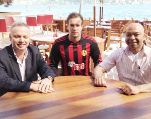 Es Es duruyor rakipler çalışıyor 