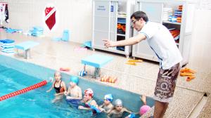 Yüzmeyi öğreniyorlar