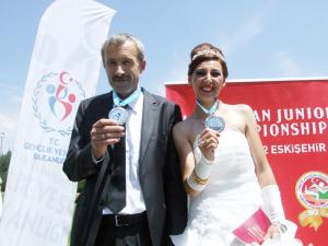 Aşk engel tanımadı