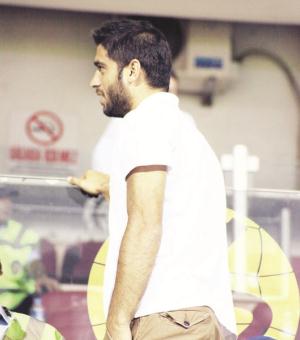 Sezgin tribünden izledi