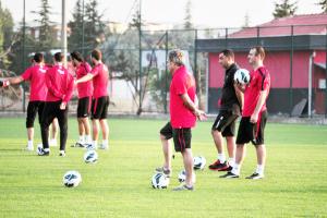 Es Es galibiyete kenetlendi