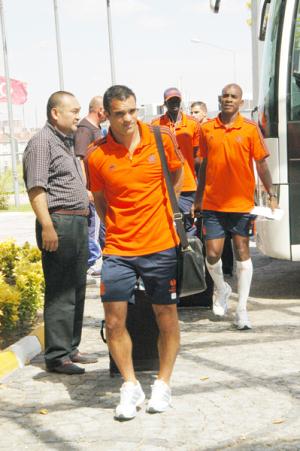 Marsilya 6 eksikle geldi