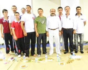 Yer minderinde iftar