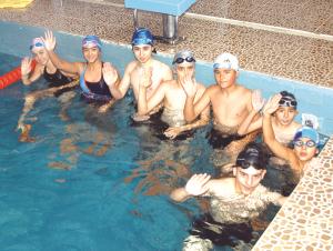 Suda neşe saçıyorlar