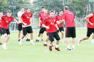 Önce sahada sonra salonda