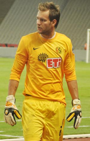 Penaltı kurtarsa da beğenilmedi