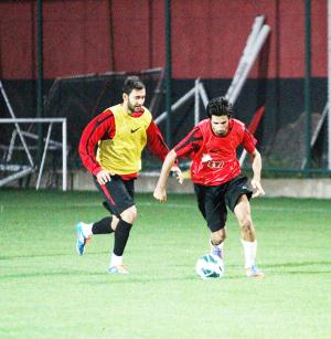 Alper ve Veysel forma bekliyor