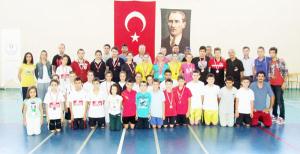 Badminton'da birinciler belli oldu