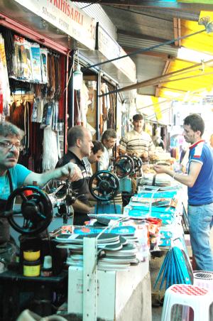 Ayakkabı tamircileri dertli 