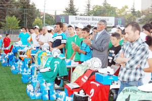 Tepebaşı Belediyesi'nden Amatörlere malzeme jesti