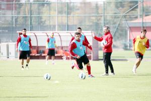 Es Es, Karabükspor'a kilitlendi