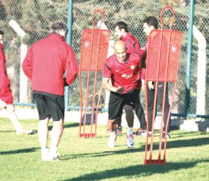 Es-Es'in üstünlüğü bulunuyor